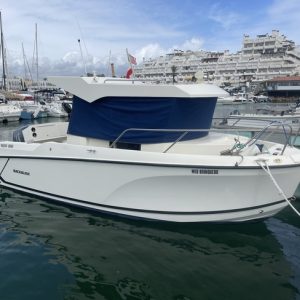 QUICK SILVER 705 PILOTHOUSE