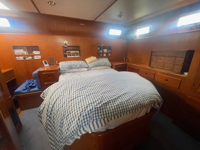 TRADER 41+2 Sundeck - Image 19