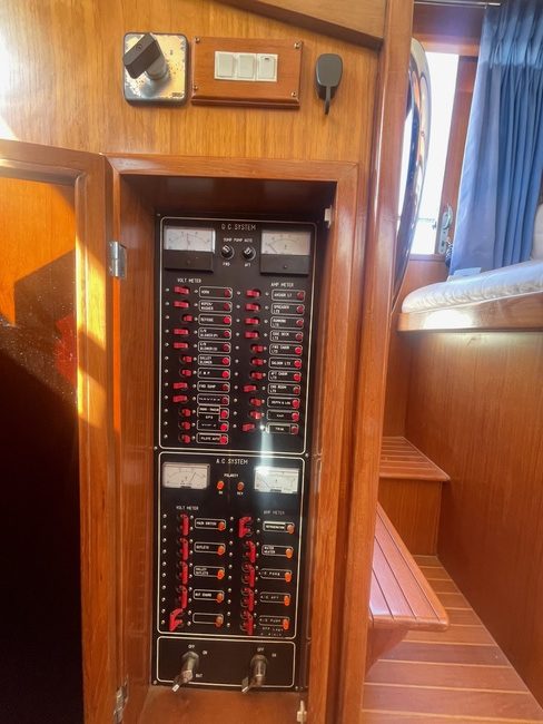 TRADER 41+2 Sundeck - Image 9