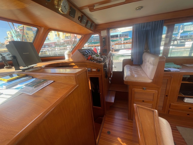 TRADER 41+2 Sundeck - Image 11