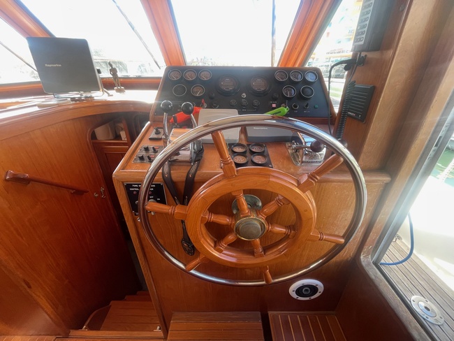 TRADER 41+2 Sundeck - Image 13